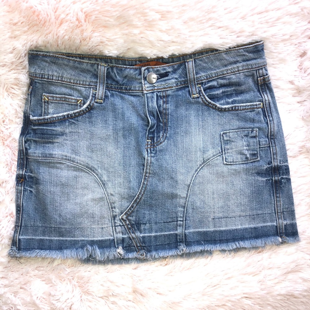 Vigoss Denim Frayed Hem Distressed Skirt size 5/6 Light Wash